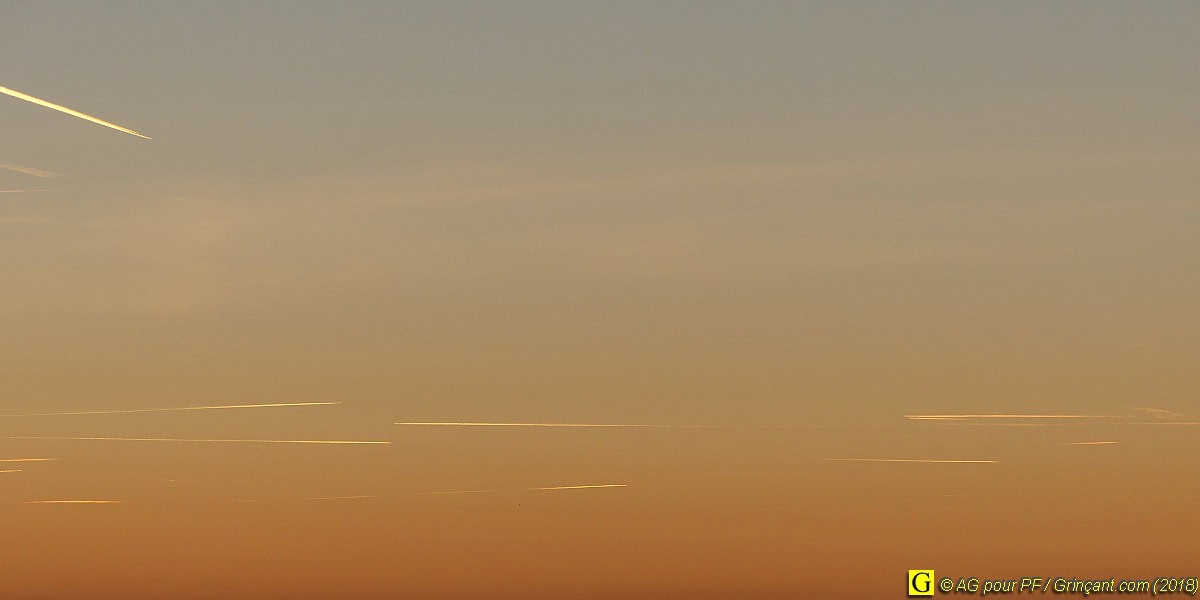 Contrails au-dessus de la campagne française, le 04/10/2018 à 07h04