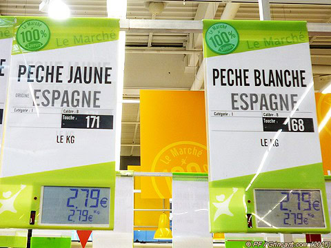 Géant Casino Rennes SG - Pêches jaunes ou blanches, Espagne - 2,79 €/kg - 19/06/2015-AM