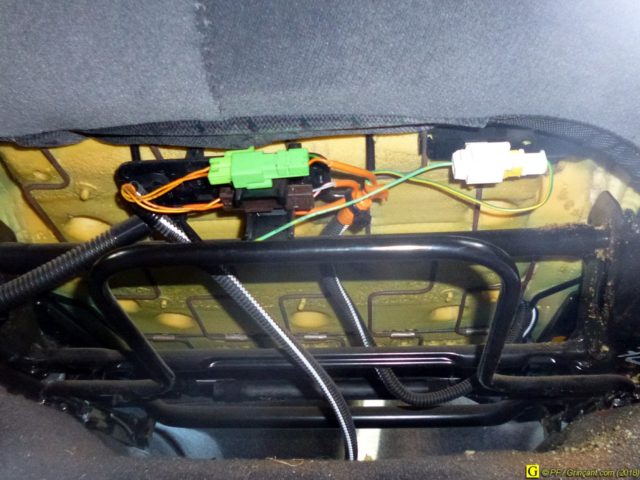 Câblage/connecteurs airbags et prétensionneur de ceinture sous fauteuil conducteur