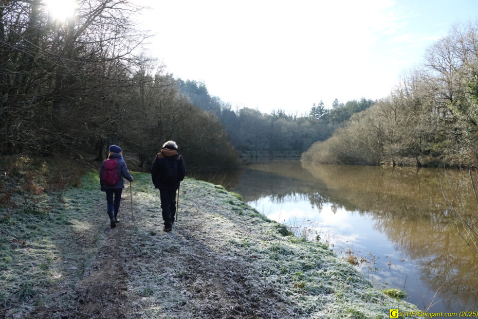 Autour du lac, trahsion et intolérance